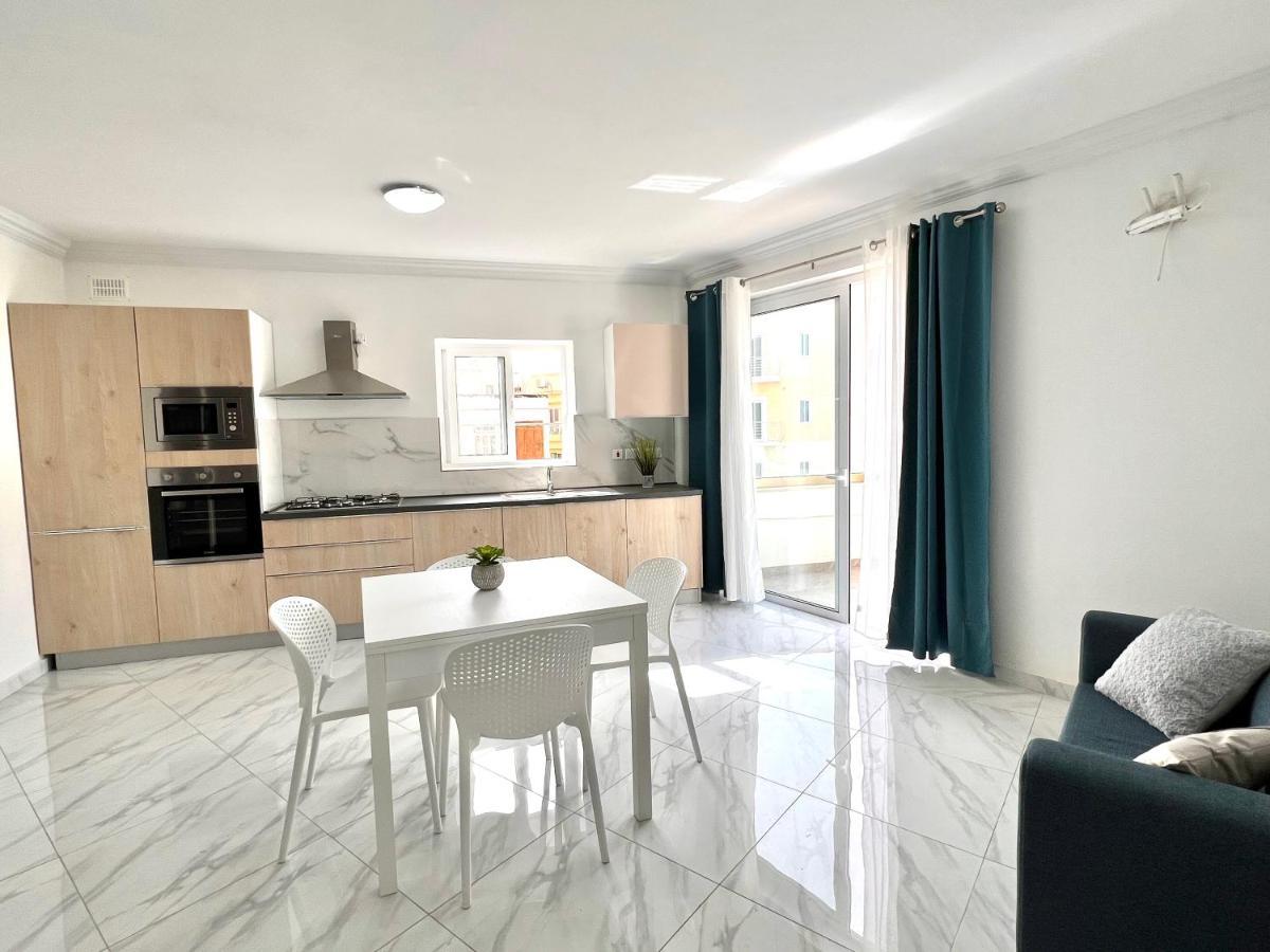 Condo With Patio Overlooking Piazza Gzira Екстер'єр фото