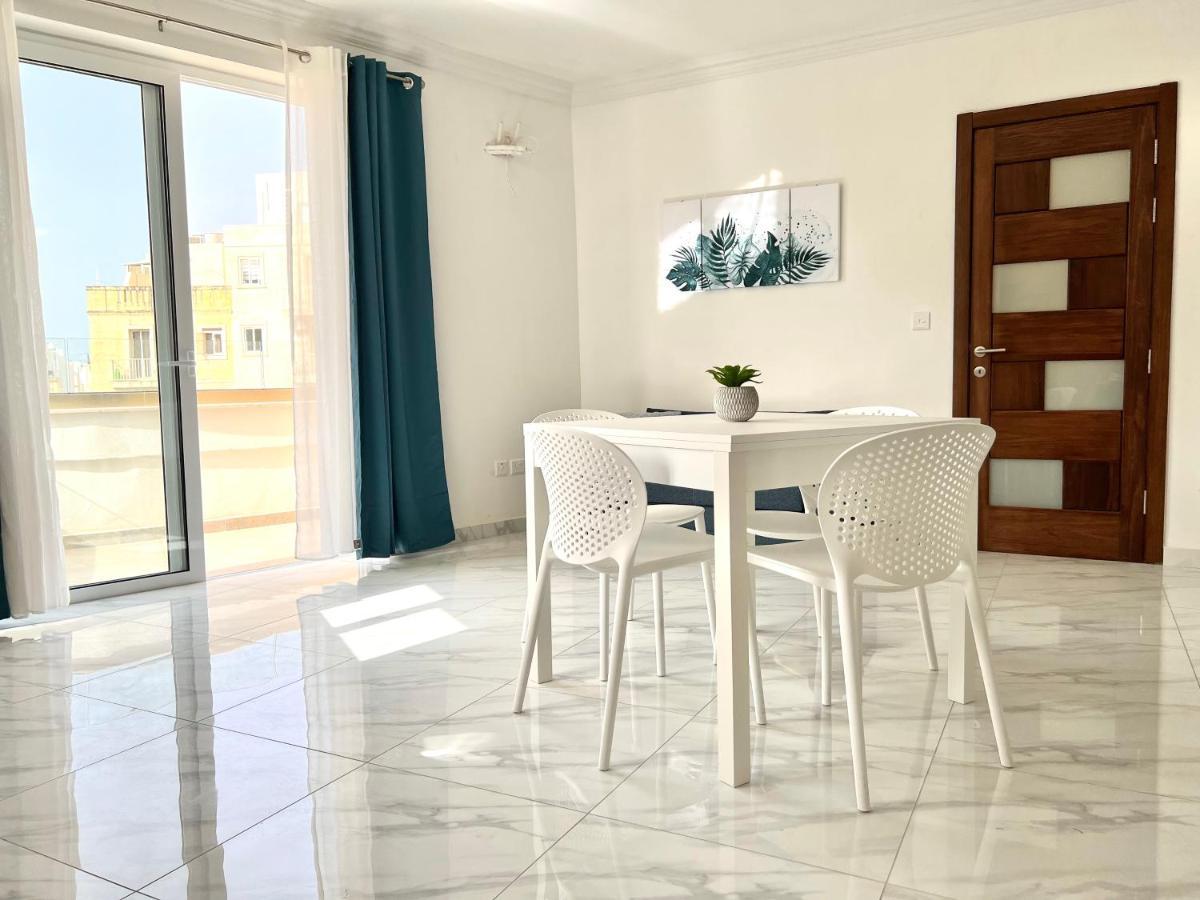 Condo With Patio Overlooking Piazza Gzira Екстер'єр фото