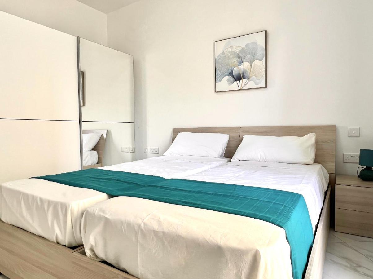 Condo With Patio Overlooking Piazza Gzira Екстер'єр фото